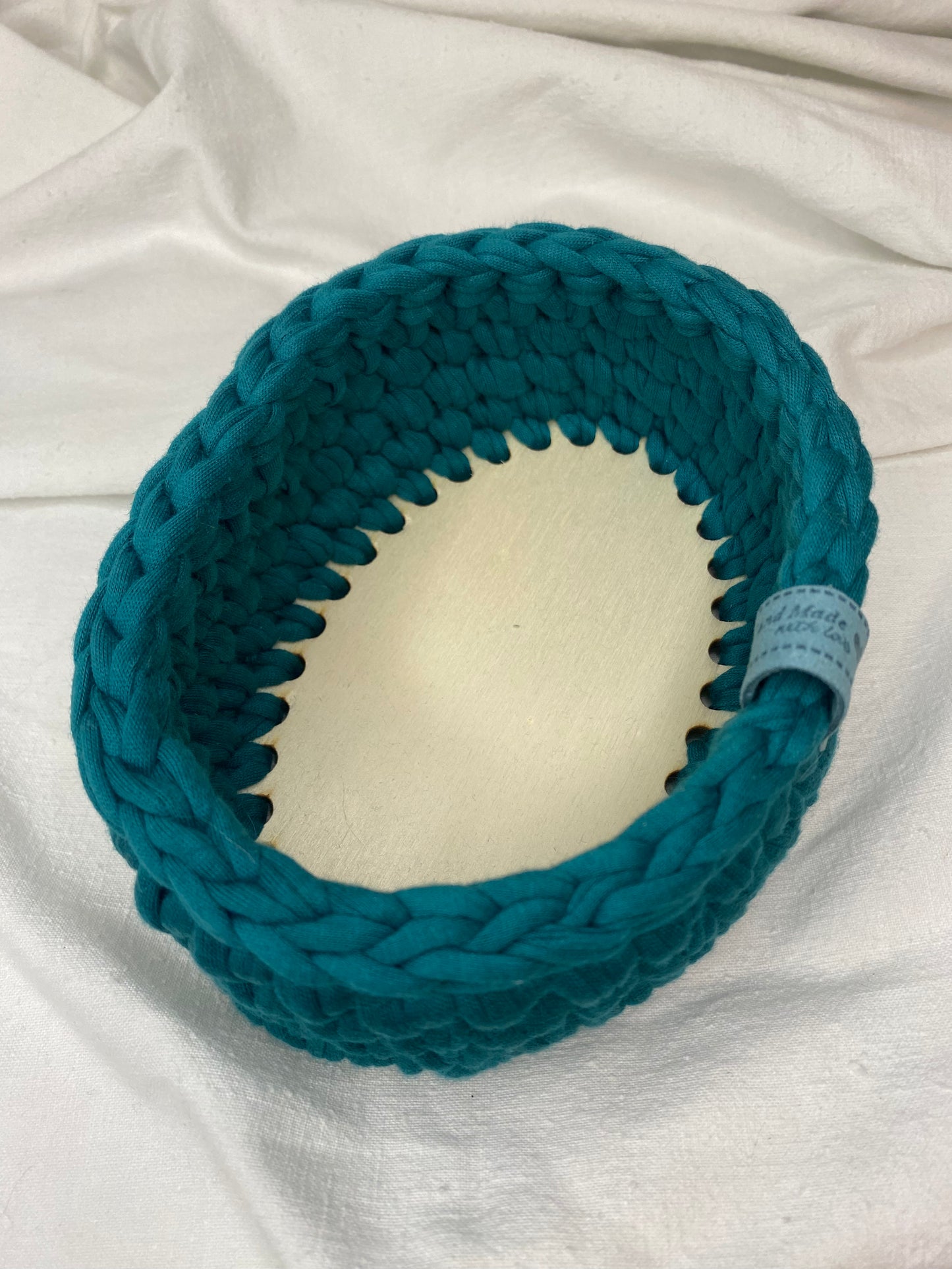 Kvačkana ovalna košarica