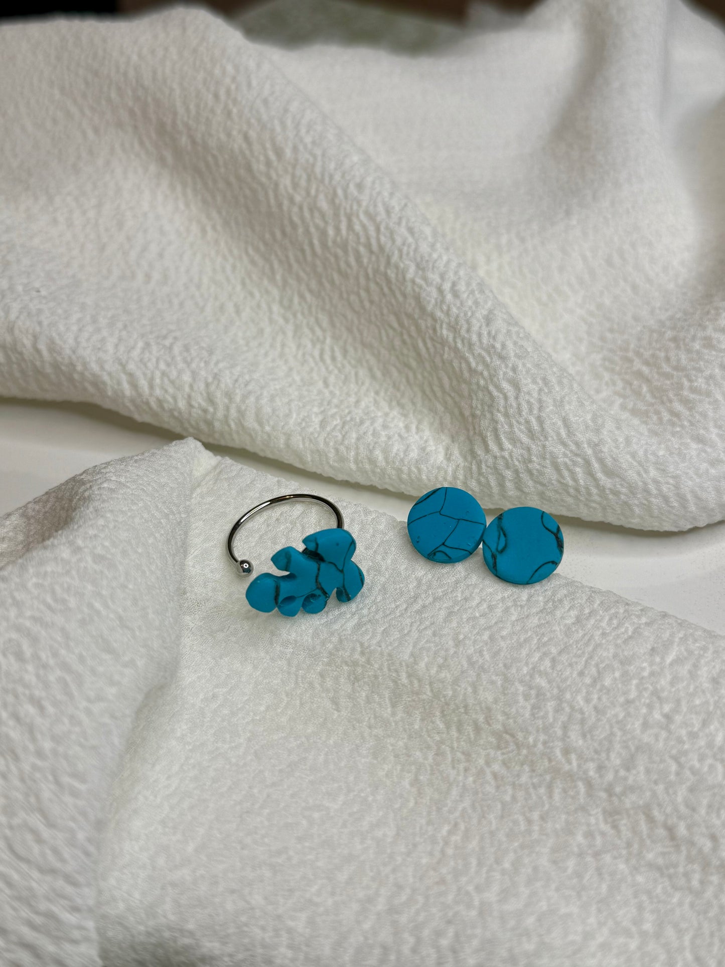 Komplet uhani in prstan