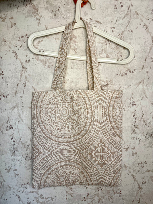 Podložena tote bag