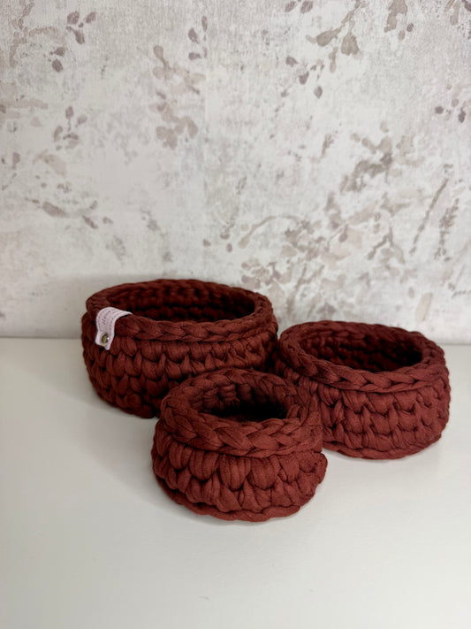 Komplet kvačkanih košaric